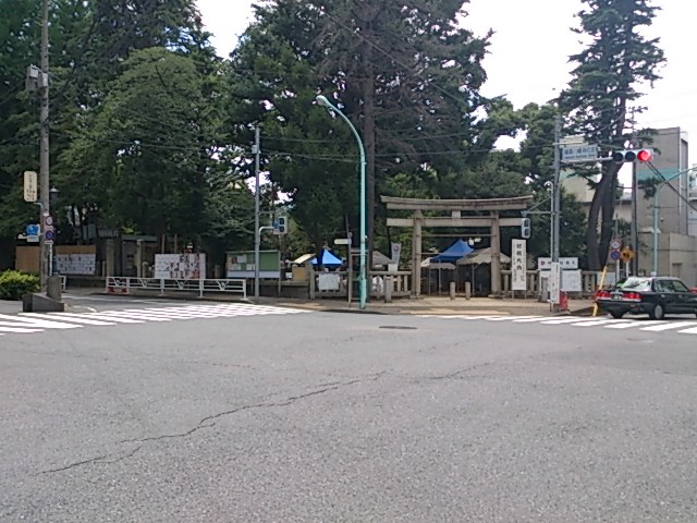 『祭りの後の後片付け』_a0075684_0391916.jpg