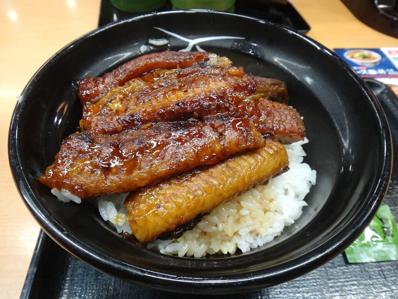 吉野家!の、二枚盛り鰻丼!食べました~!ぜいたく、ぜいたく~!_d0060693_192274.jpg