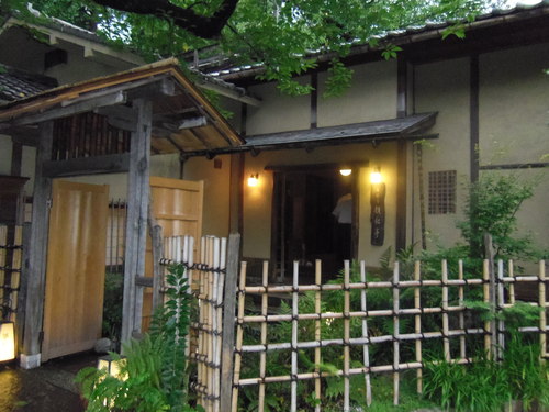 今夕は、マドモアゼル愛先生主催の「太陽しし座イングレス食事会」へ・・・。_c0198869_23261129.jpg