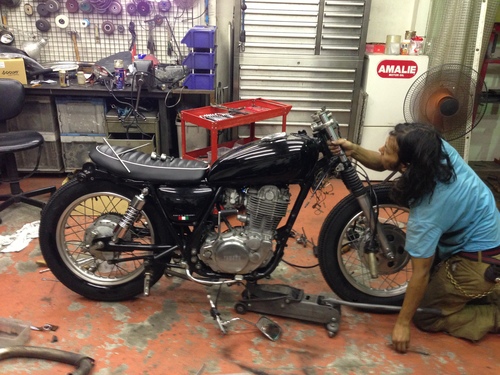 SR400カスタム H様号車高調整_a0164918_10323341.jpg