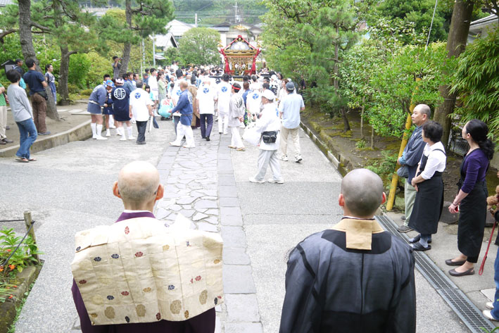 神輿渡御でクライマックス：２０１３年山ノ内八雲神社例大祭_c0014967_83527.jpg