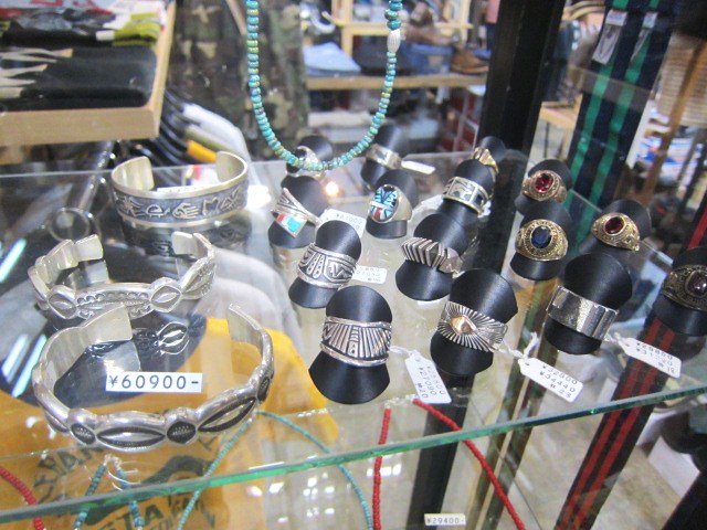 Tsunai Haiya ・・・ 今・アメリカで注目の日本人 Indian Jewelry ARTIST!♪! _d0152280_21333542.jpg