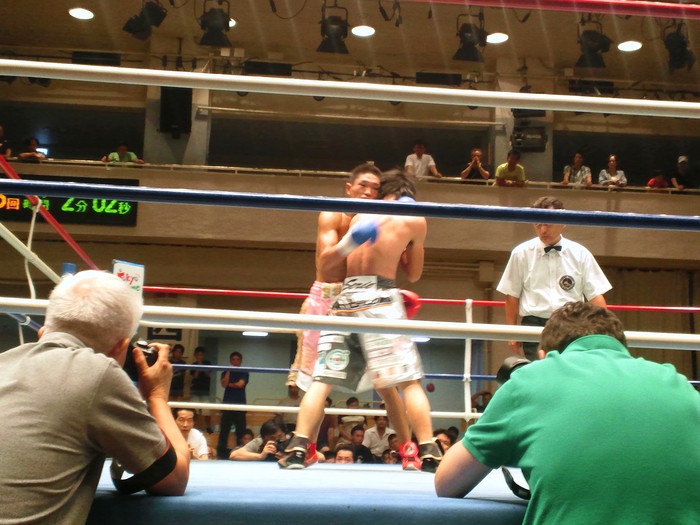 元日本スーパーバンタム級チャンピオン芹江 匡晋VS新人王小澤_a0019032_1253949.jpg