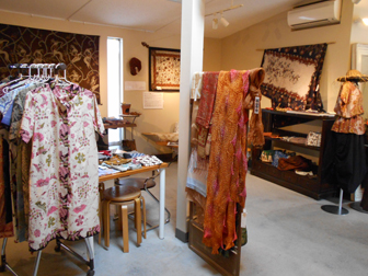 ジャワ更紗衣服展_e0109554_175111.jpg
