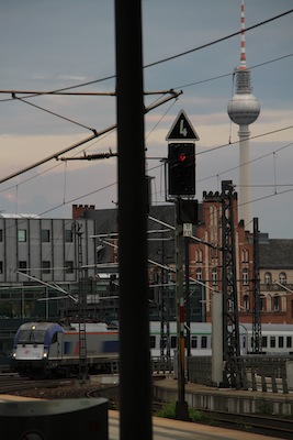 ベルリン中央駅発の夜行列車を眺めて(1)_e0038811_5161767.jpg