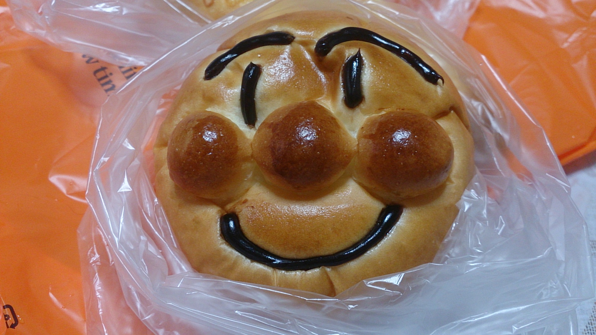 今朝はアンパンマンのチョコクリームパン チェリーちゃんねる