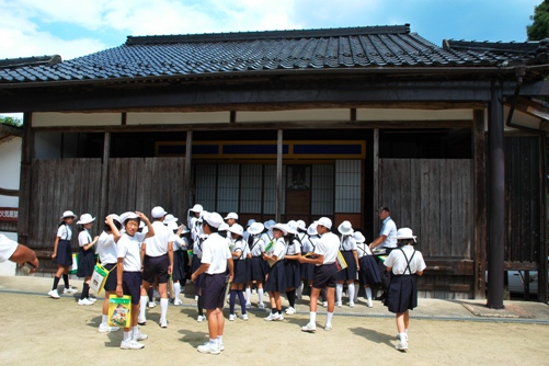 f0238663_1054351.jpg