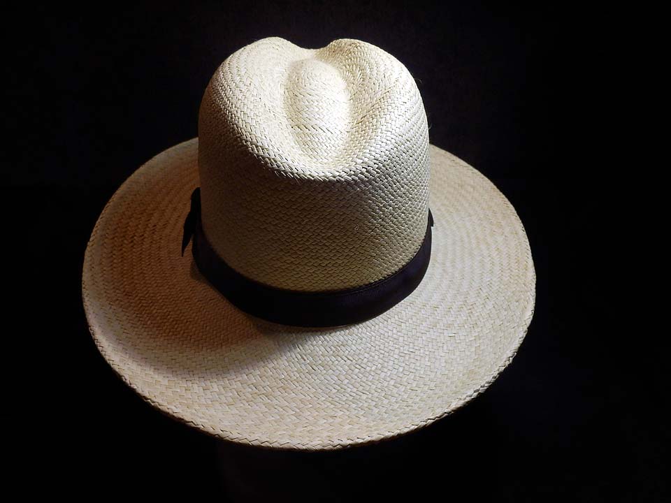 男の上質。違いの分かる本パナマ帽。_c0260295_15462593.jpg