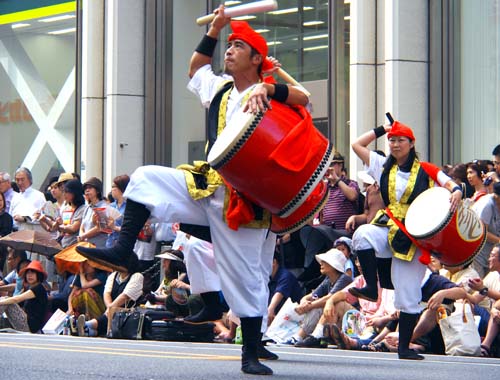 新宿がいちばん熱い日　（７月２７日　エイサーまつりにて）_a0023315_21125196.jpg