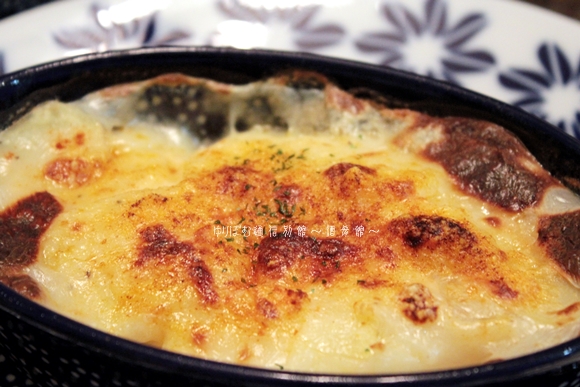 スパイシー仕上げの グラタン ドゥフィノワ ドフィネ風じゃがいものグラタン スパイスと薬膳と スパイシー仕上げの グラタン ドゥフィノワ ドフィネ風じゃがいものグラタン スパイスと薬膳と