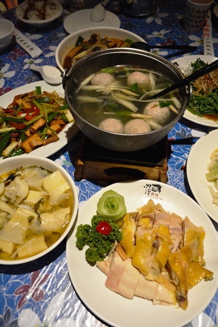 食在有趣　台湾、美食めぐり⑤　内湾老街編　内湾劇場人文客家菜館で客家メニューを　_b0053082_22253426.jpg