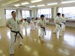 日曜空手 新川教室 昇級審査会最終日!_c0118332_12574530.jpg