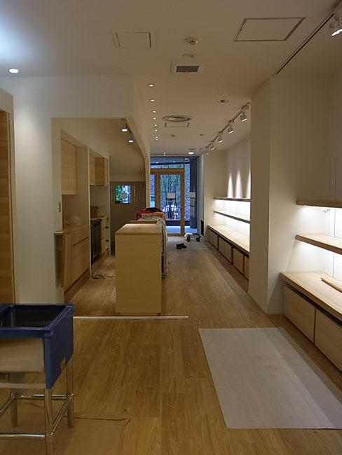 追い込まれている店舗改装は・・・_b0186200_1154422.jpg