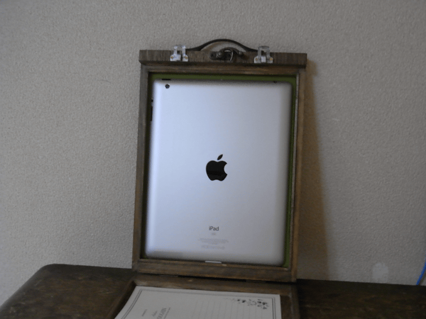 大変ステキな木製、iPadケース。_c0004568_1437952.png