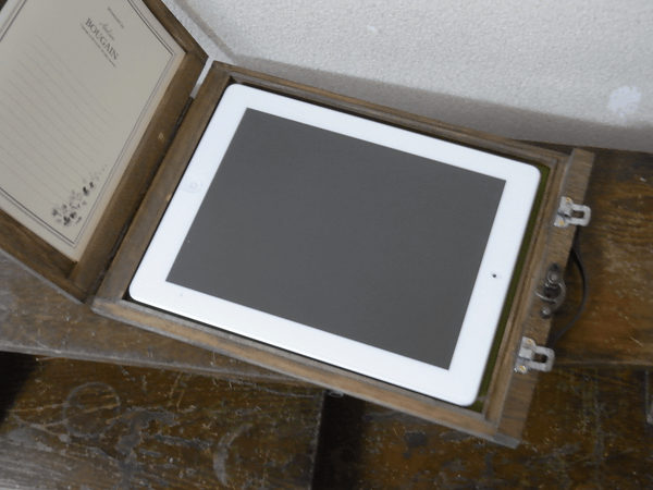 大変ステキな木製、iPadケース。_c0004568_1439618.png