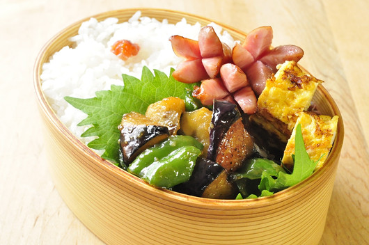 茄子とピーマンの味噌炒め弁当_b0171098_8552680.jpg