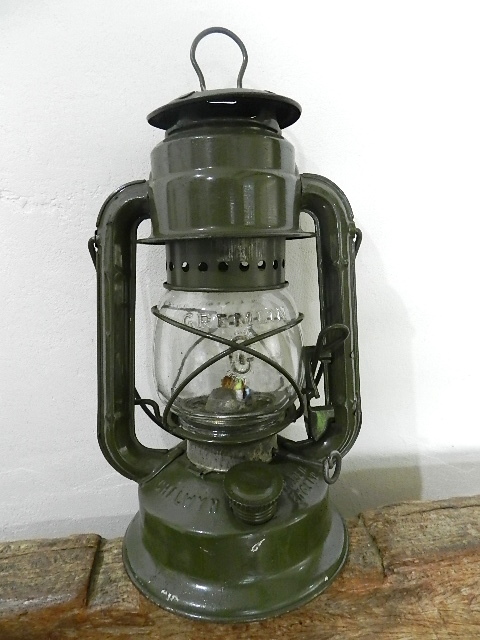 50\'S U.K. army Lantern dead stock_f0226051_1438045.jpg