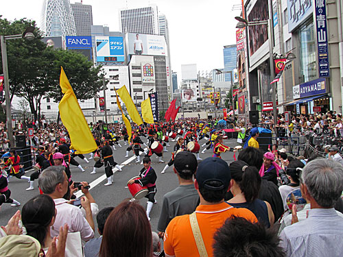 新宿エイサーまつり　新宿西口意思表示　国防軍反対！デモ。_a0188487_227696.jpg