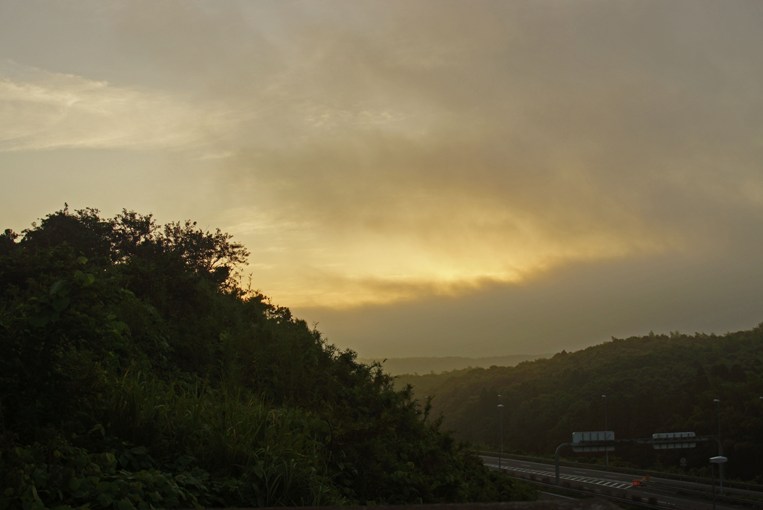 迫る雨雲_e0119218_66088.jpg