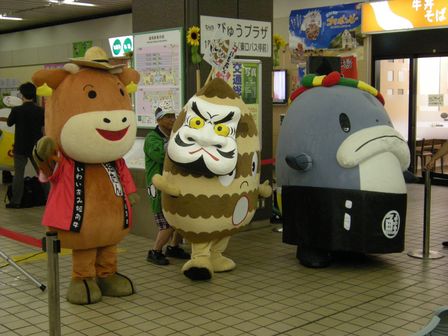 盛岡駅前にゆるキャラ大集合!_b0206037_1924252.jpg