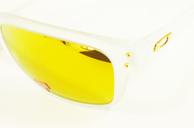 OAKLEYオークリーサングラス8月カラーリフレッシュ&シグネチャーモデル入荷!_c0003493_1152621.jpg