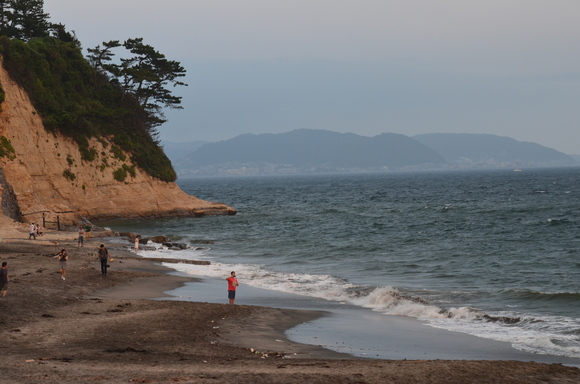 夕凪や剣投ぜし古戦場　夏の夕海辺の駅の一休み_a0288500_1047857.jpg