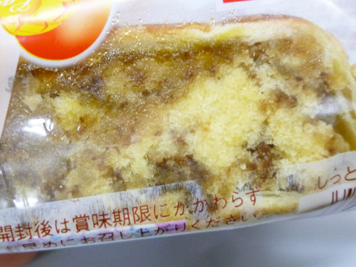 【菓子パン】しっとり マンゴーのケーキ＠ヤマザキ_c0152767_22215945.jpg