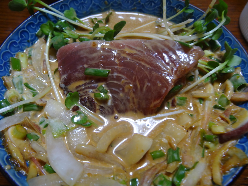 冷やし饂飩、鰹の刺し身、缶詰のカレー、麻婆豆腐饂飩、鶏塩胡椒焼きです。_c0225997_83131.jpg