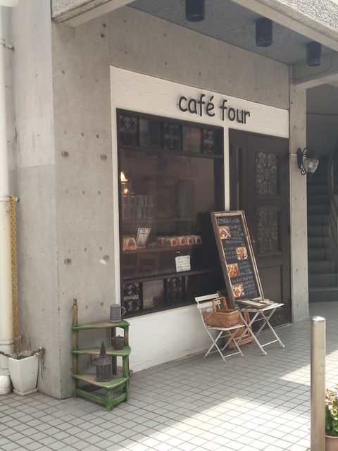 Cafe four_e0237625_0581119.jpg