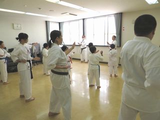 日曜空手 新琴似教室_c0118332_1434419.jpg