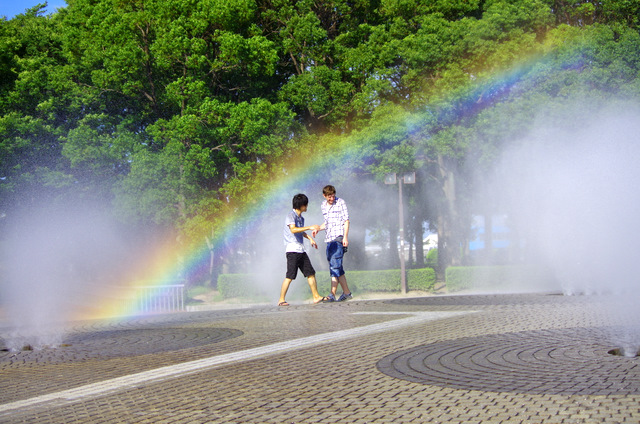 虹色噴水で遊ぶ_d0186245_20453643.jpg