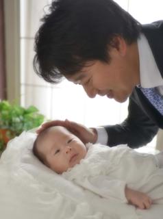 笑顔のぎこちないお父さんと違い母と娘は撮影もスムーズに..._b0194185_22504429.jpg
