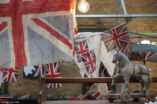 Gray horse and Union Jack…_e0043686_2216413.jpg