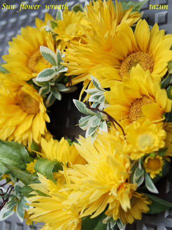 Sun flower wreath に模様替えしました♪_d0144095_1255468.jpg