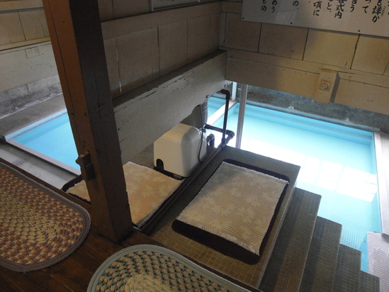 eau thermal très japonais, Iwashita Onsen - 鉱泉の岩下温泉@山梨市_a0231632_1047148.jpg