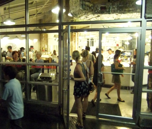 NY最大の生鮮ロブスター店、The Lobster Place(ザ・ロブスター・プレイス)_b0007805_23113631.jpg