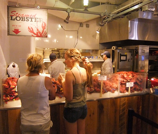  NY最大の生鮮ロブスター店、The Lobster Place（ザ・ロブスター･プレイス）_b0007805_2315083.jpg