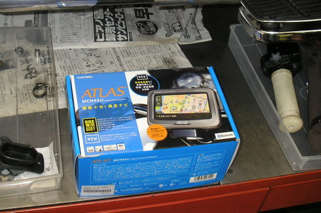 ハーレー レーダー付きのナビを付けました_e0218639_1535404.jpg
