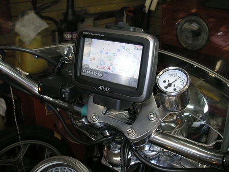 ハーレー レーダー付きのナビを付けました_e0218639_1546712.jpg