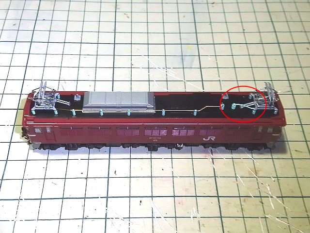 KATO EF81 JR東日本色(双頭連結器付) 屋上高圧線を弄る : 道具はA級腕