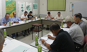 一層の満足提供に向けて~特別会員農産物生産者の会議開く~_d0247345_1727135.jpg