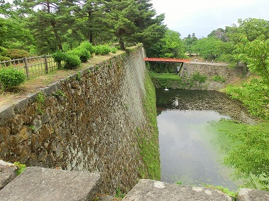 鶴ヶ城本丸(会津若松散歩)_c0187004_22283167.jpg