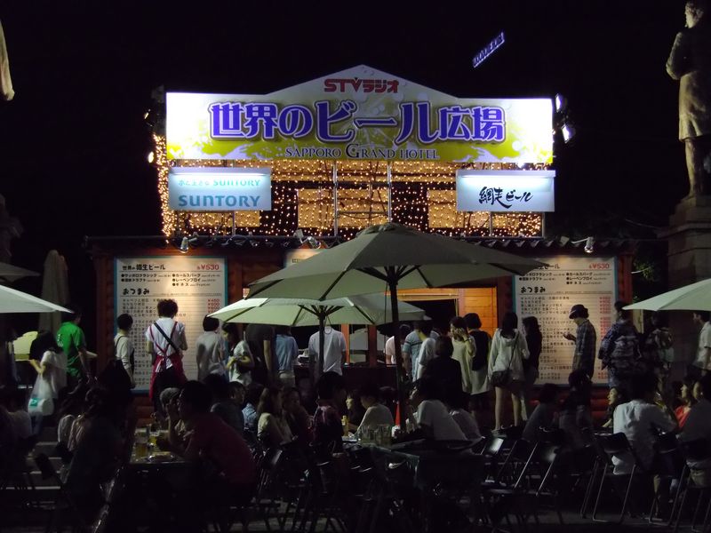 午前中は庭仕事、夕方は大通りビアガーデン_c0025115_23364123.jpg