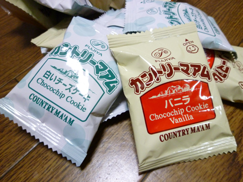 【不二家】カントリーマアム(バニラ&白いチーズケーキ)_c0152767_23384742.jpg