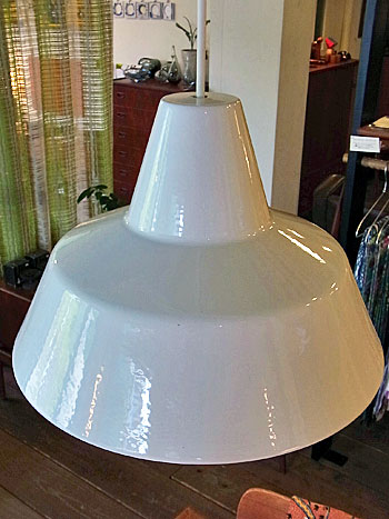 louis poulsen enamel lamp_c0139773_1464868.jpg