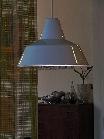 louis poulsen enamel lamp_c0139773_1491715.jpg