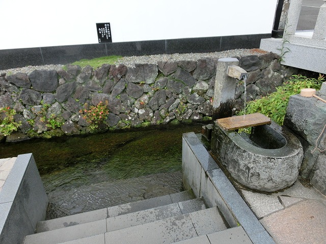 喉をうるおす一杯がうまい! お盆の前の墓参り_f0141310_7315289.jpg