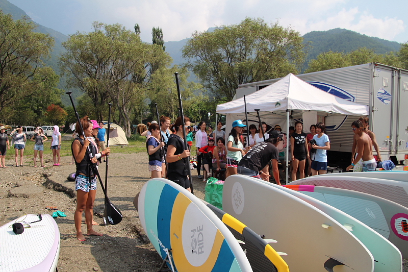 ◆田中律子さん指導・SUPヨガ ~COOL SUMMER 2013 at 西湖キャンプビレッジ「ノーム」_b0008655_17433812.jpg