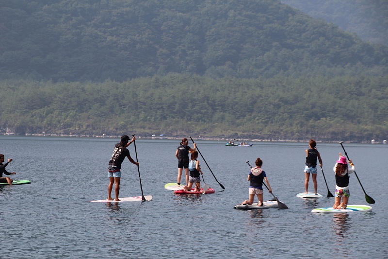 ◆田中律子さん指導・SUPヨガ ~COOL SUMMER 2013 at 西湖キャンプビレッジ「ノーム」_b0008655_17441472.jpg