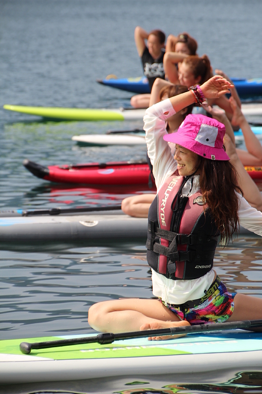 ◆田中律子さん指導・SUPヨガ ~COOL SUMMER 2013 at 西湖キャンプビレッジ「ノーム」_b0008655_17505917.jpg
